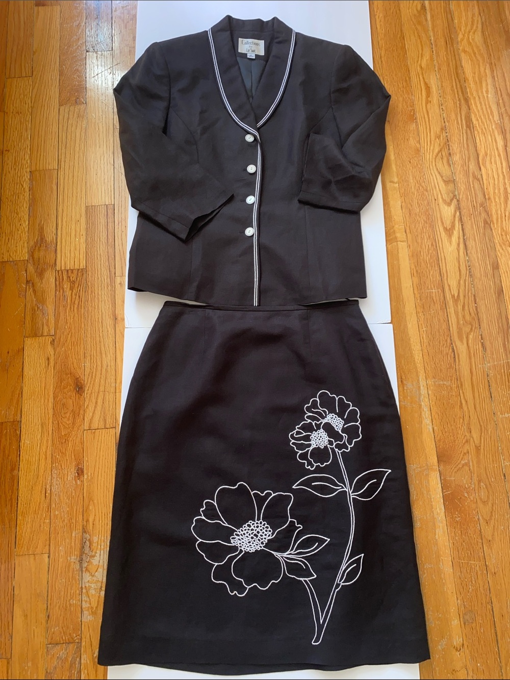 Le Suit Vintage Piped Blazer & Embroidered Floral Skirt Set Black Size 8